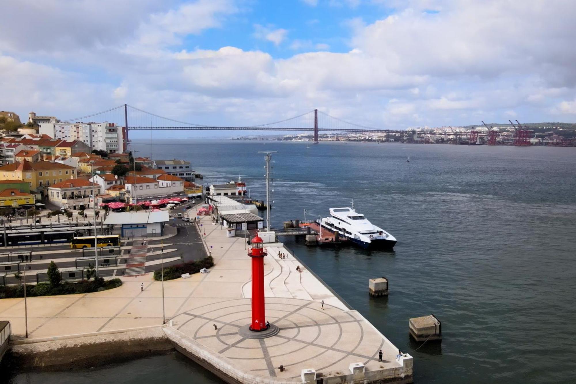 Cacilhas Riverview! ألمادا المظهر الخارجي الصورة
